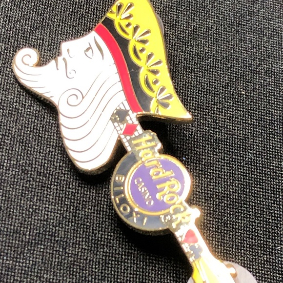 Pair of King & Queen Enamel Pins from Hardrock Casino Biloxi Mississippi. - Picture 6 of 10